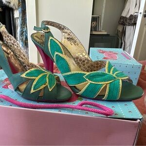 Poetic License Spring Blooms in Basil Green size 7.5